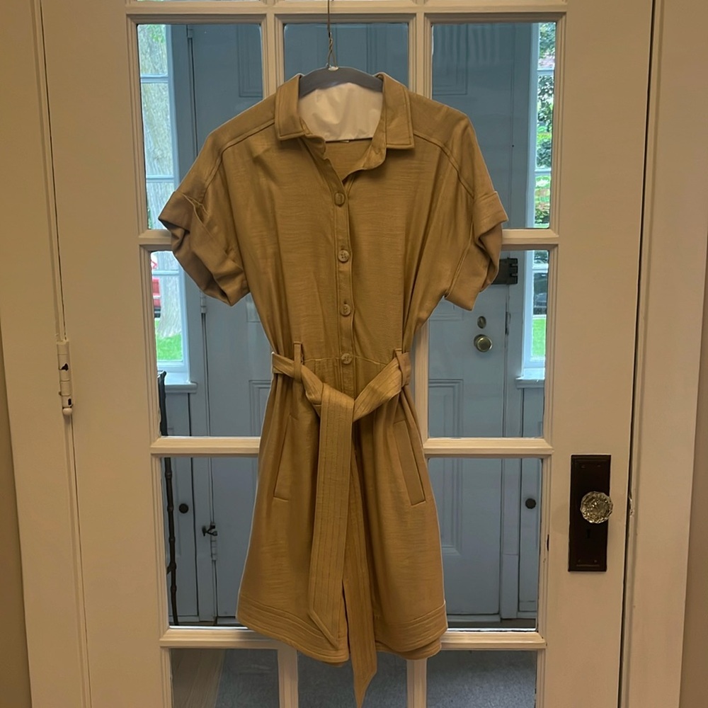Veronica Beard tan Sadie Button down mini front short sleeve shirt dress. Size 4